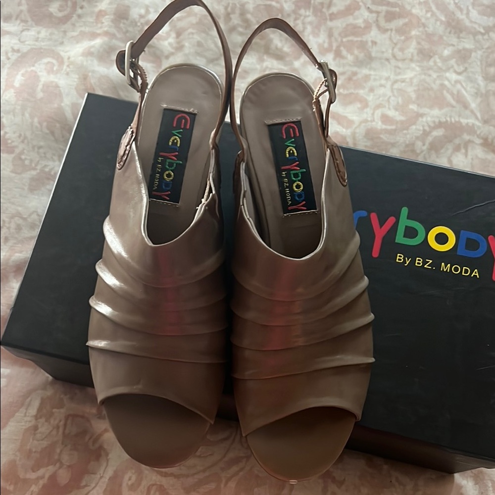 Tan Suede Sandals with Open Toe Design